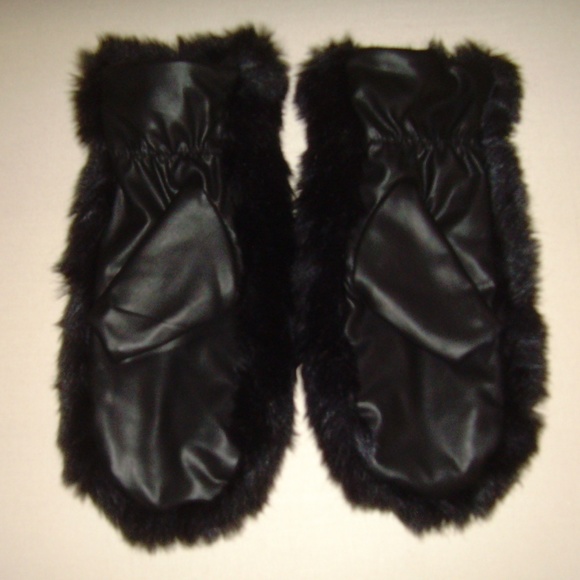 Free Press Faux Fur Black Mittens - NEW - Picture 4 of 9